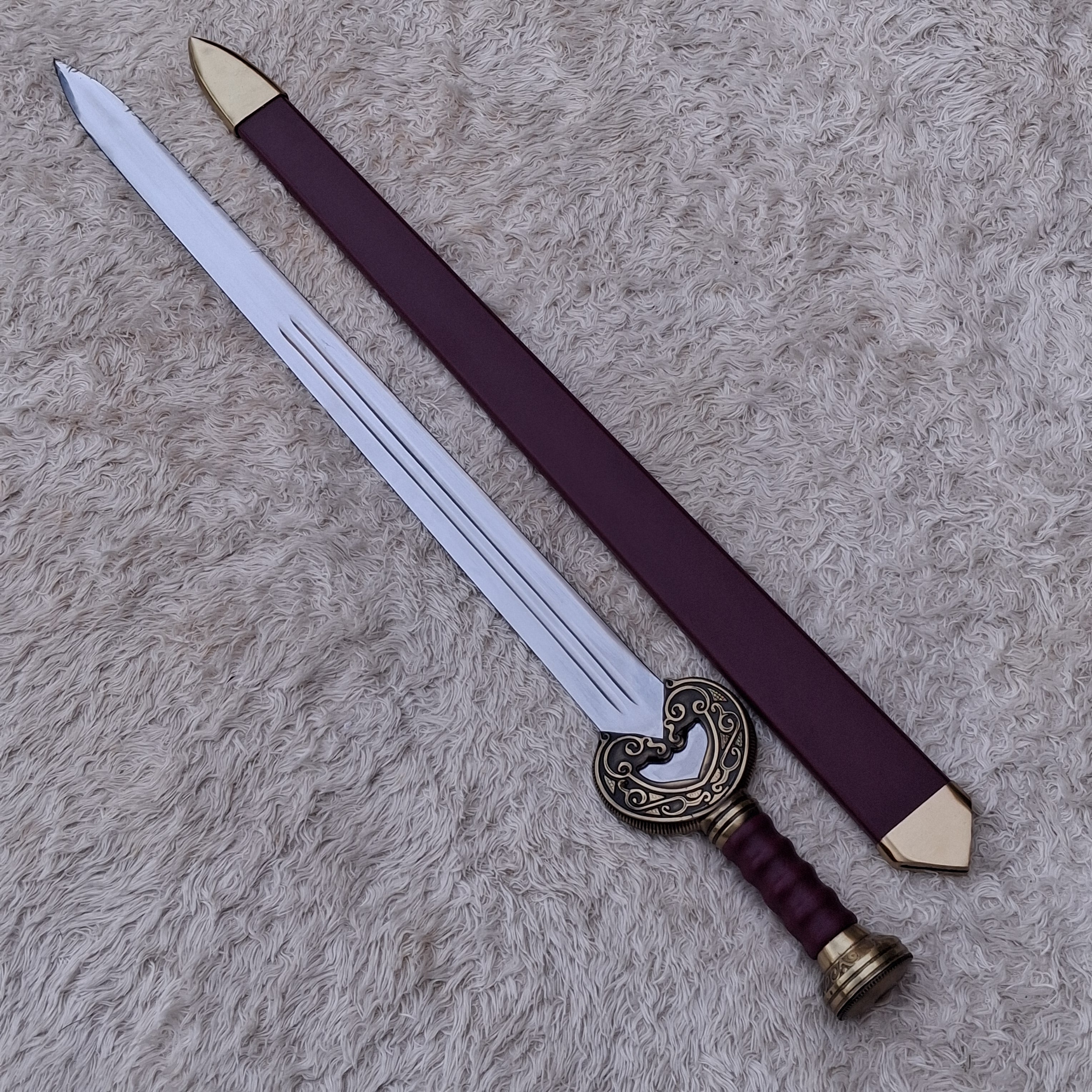 Herugrim Sword Replica – High Carbon Steel Fantasy Collectible with Display Plaque