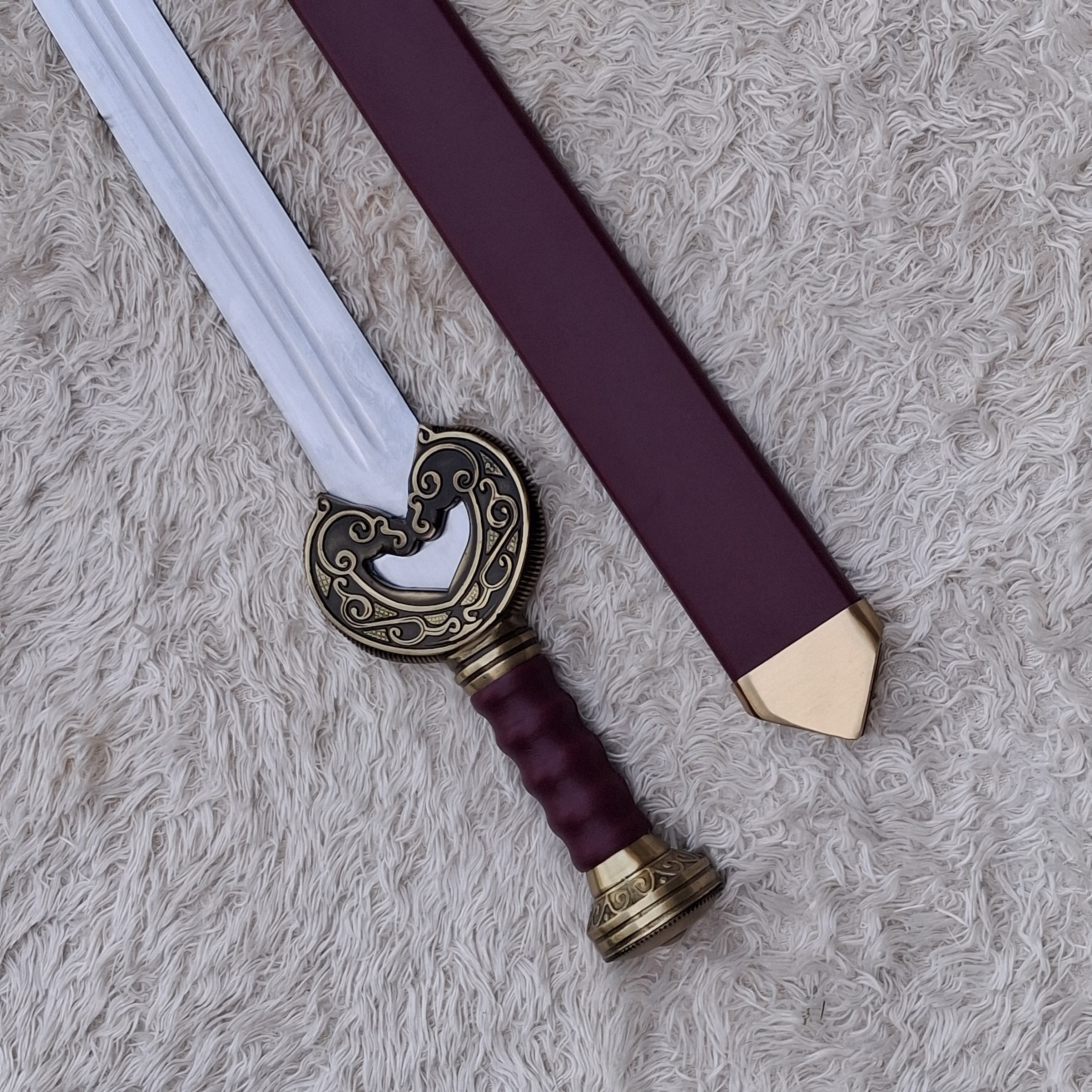 Herugrim Sword Replica – High Carbon Steel Fantasy Collectible with Display Plaque