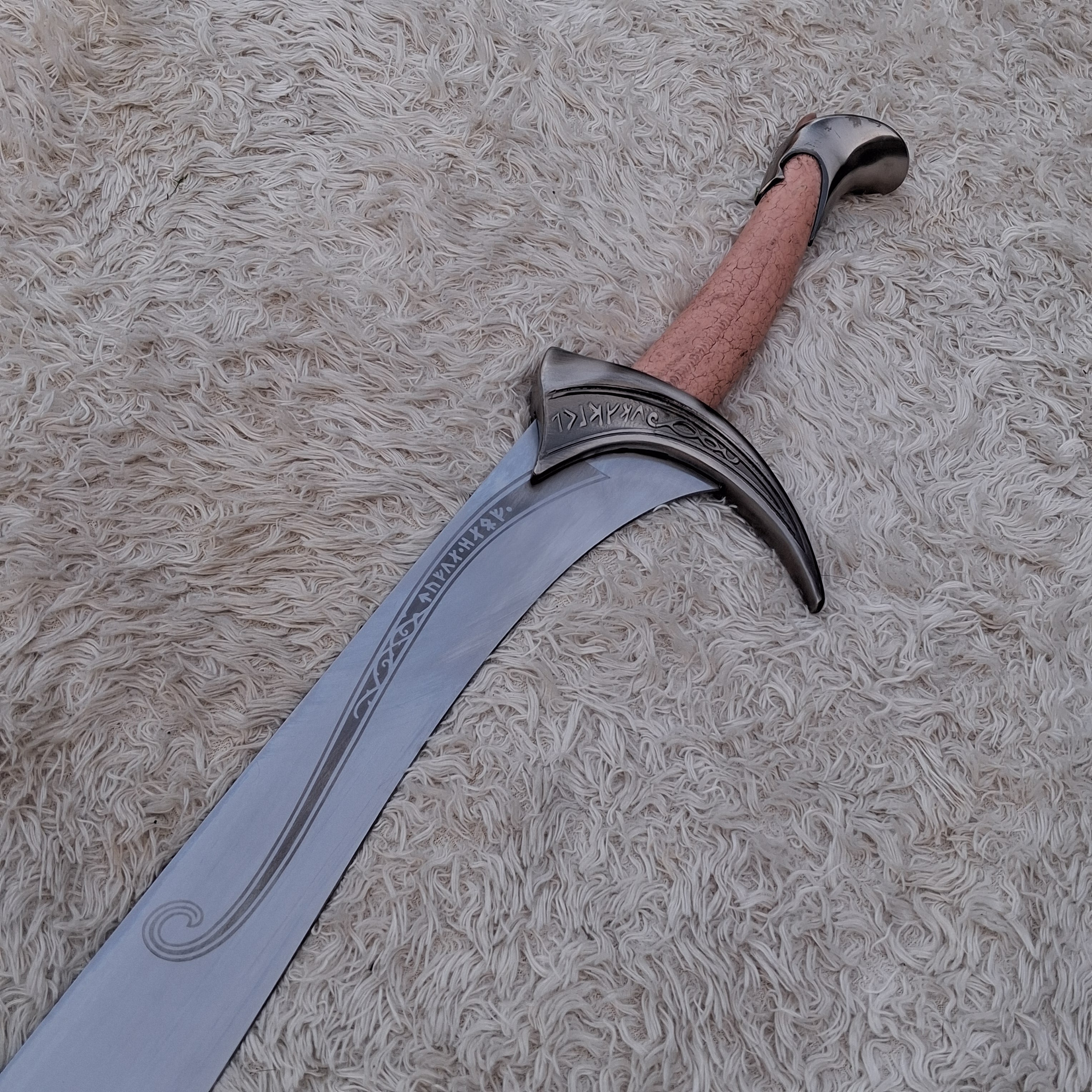 Orcrist Sword of Thorin Oakenshield Replica – High Carbon Steel Fantasy Collectible with Display Plaque